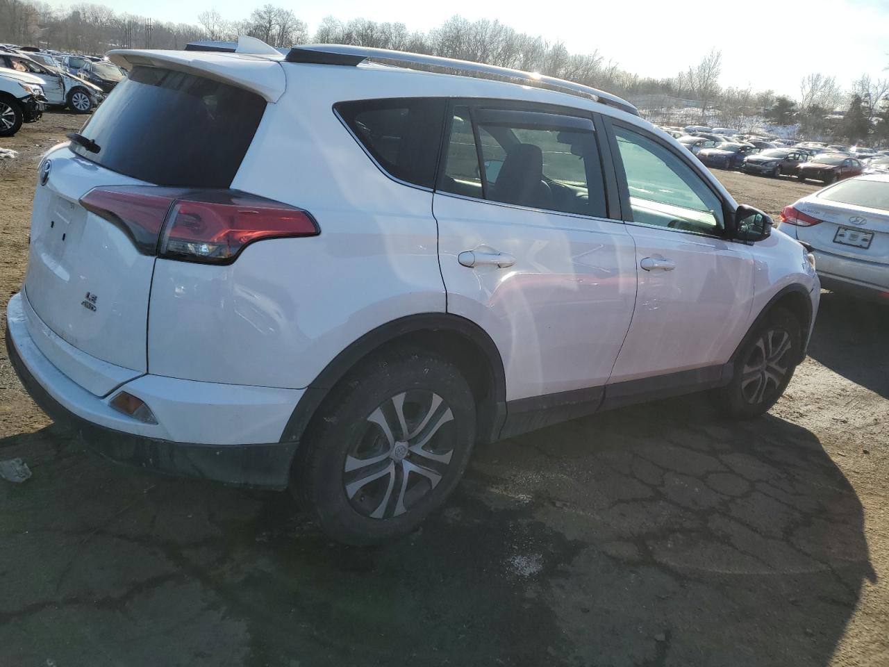 2T3BFREV1GW511268 2016 Toyota Rav4 Le