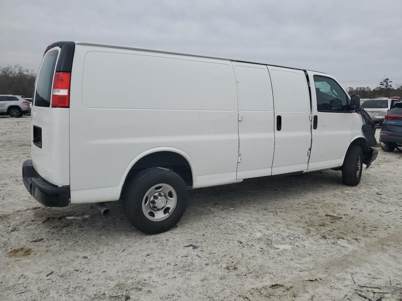 1GCWGBFP2M1228880 2021 Chevrolet Express G2500