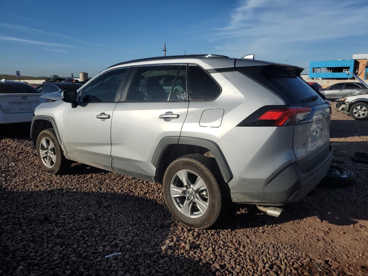 2T3P1RFV7NW277038 2022 Toyota Rav4 Xle