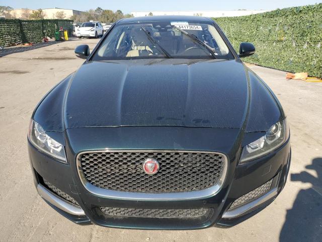 Седаны JAGUAR XF 2017 Зеленый