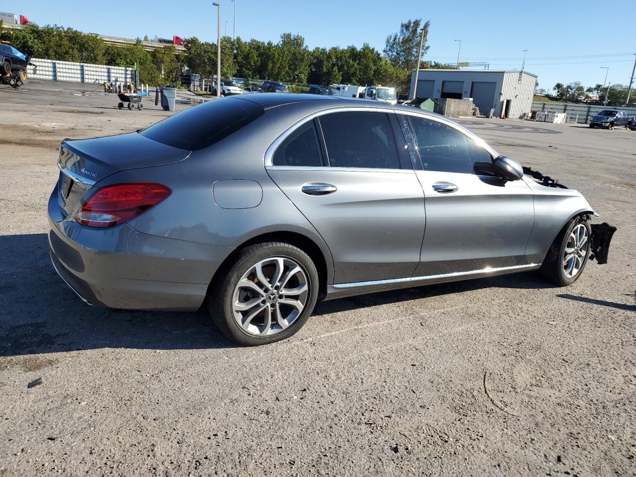 55SWF4KB9HU220828 2017 Mercedes-Benz C 300 4Matic