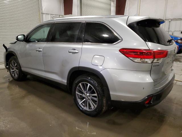 VIN 5TDJZRFH3KS599617 2019 Toyota Highlander, SE no.2