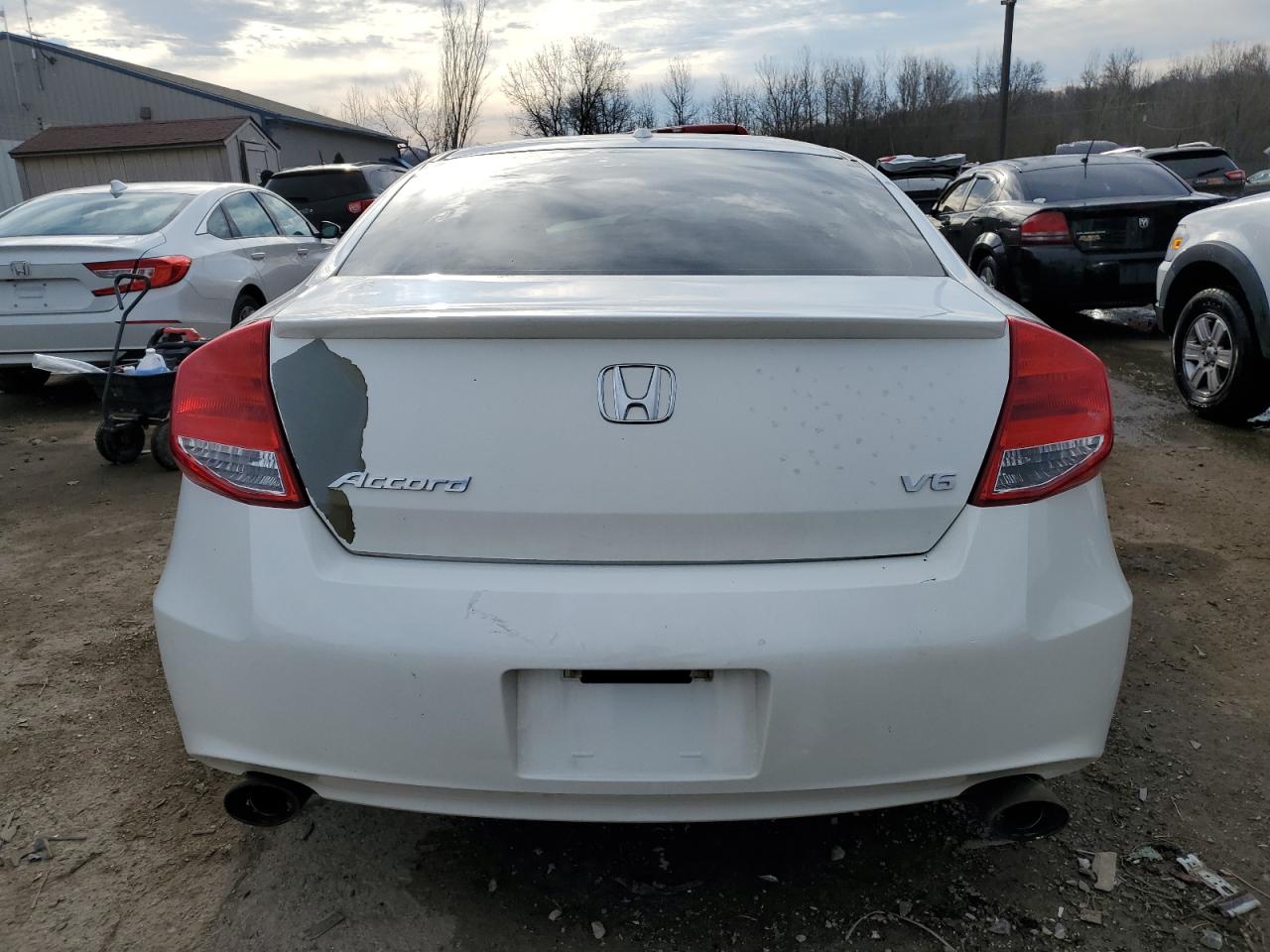 1HGCS2B86BA000900 2011 Honda Accord Exl