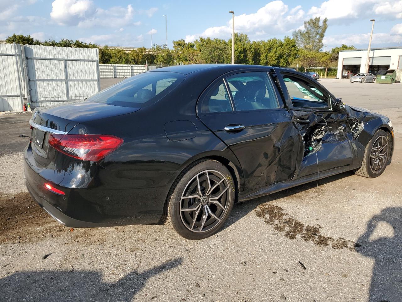 W1KZF8DB3PB185696 2023 Mercedes-Benz E 350