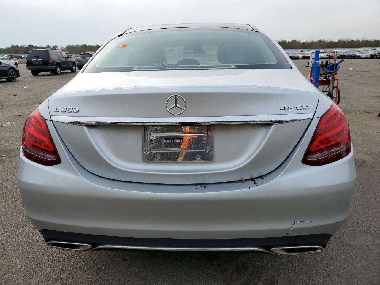 2015 Mercedes-Benz C 300 4Matic vin: 55SWF4KB3FU000405