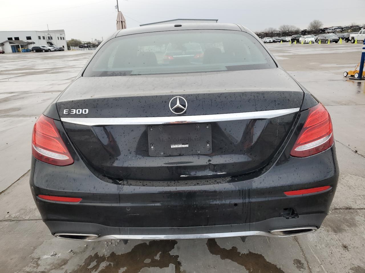 WDDZF4JB9JA385346 2018 Mercedes-Benz E 300