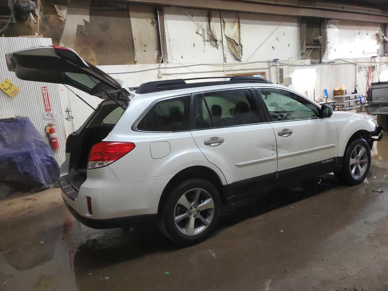 2014 Subaru Outback 2.5I Limited vin: 4S4BRBPC3E3215626