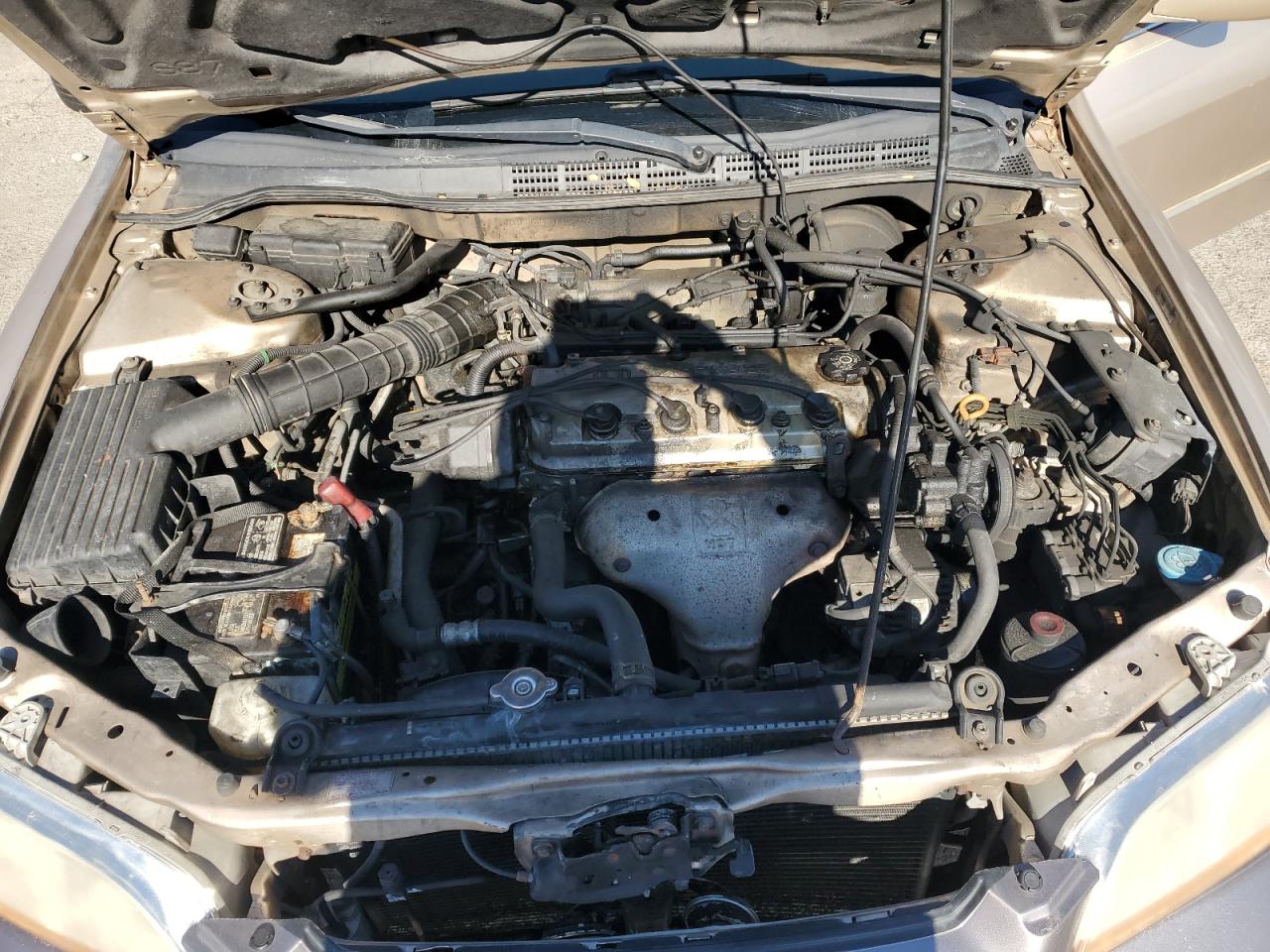 1HGCG5673YA047895 2000 Honda Accord Se