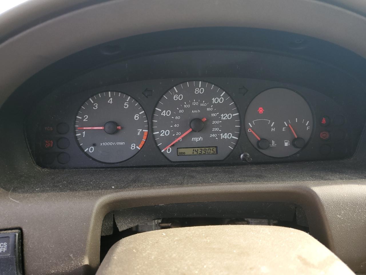 1YVGF22F525286843 2002 Mazda 626 Es