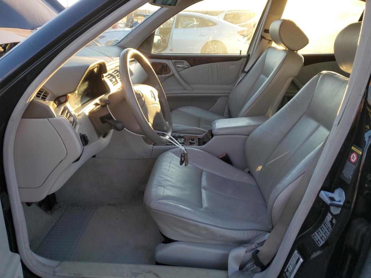 WDBJF65G0YA966557 2000 Mercedes-Benz E 320