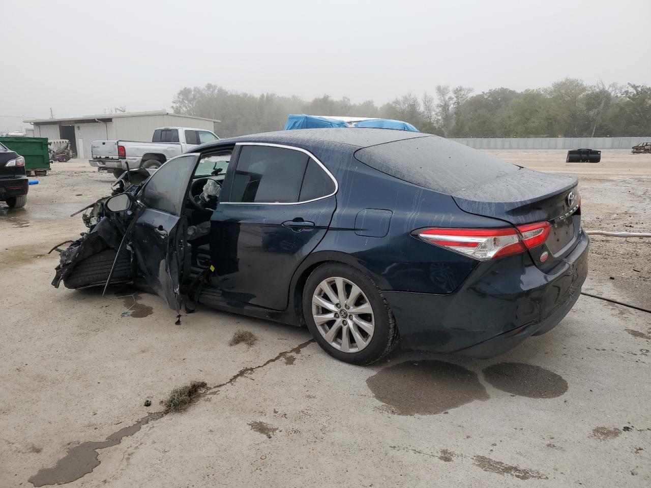 2018 Toyota Camry L vin: 4T1B11HKXJU555853