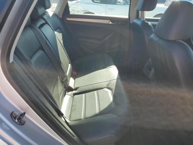 2015 VOLKSWAGEN PASSAT S 1VWAT7A30FC011081