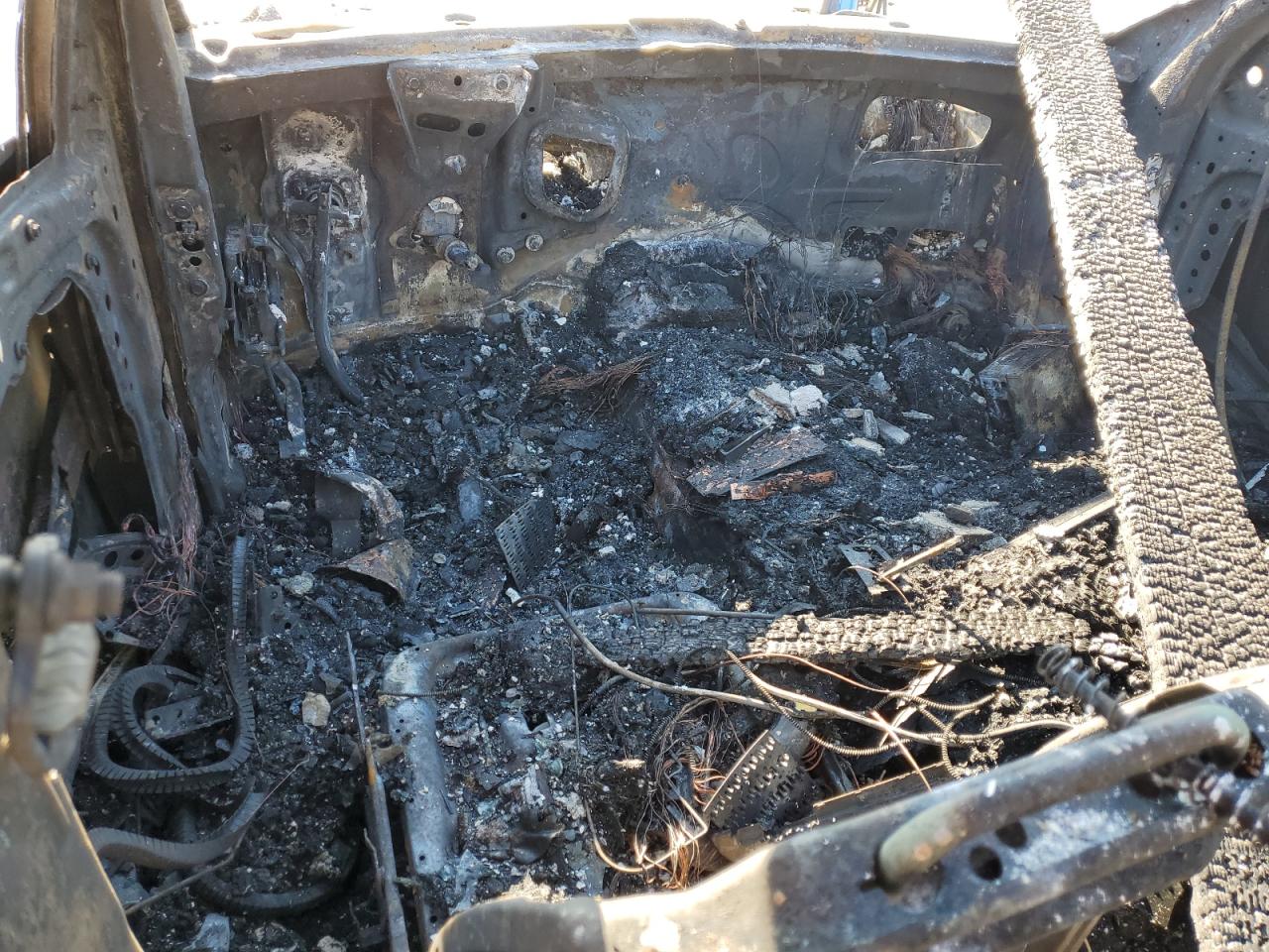 1J4RR6GG5BC560403 2011 Jeep Grand Cherokee Overland