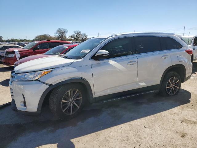 VIN 5TDKZRFH0KS558530 2019 Toyota Highlander, SE no.1