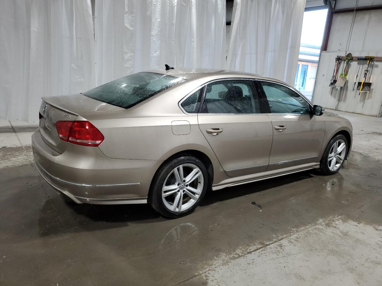 1VWCM7A32FC027837 2015 Volkswagen Passat Sel