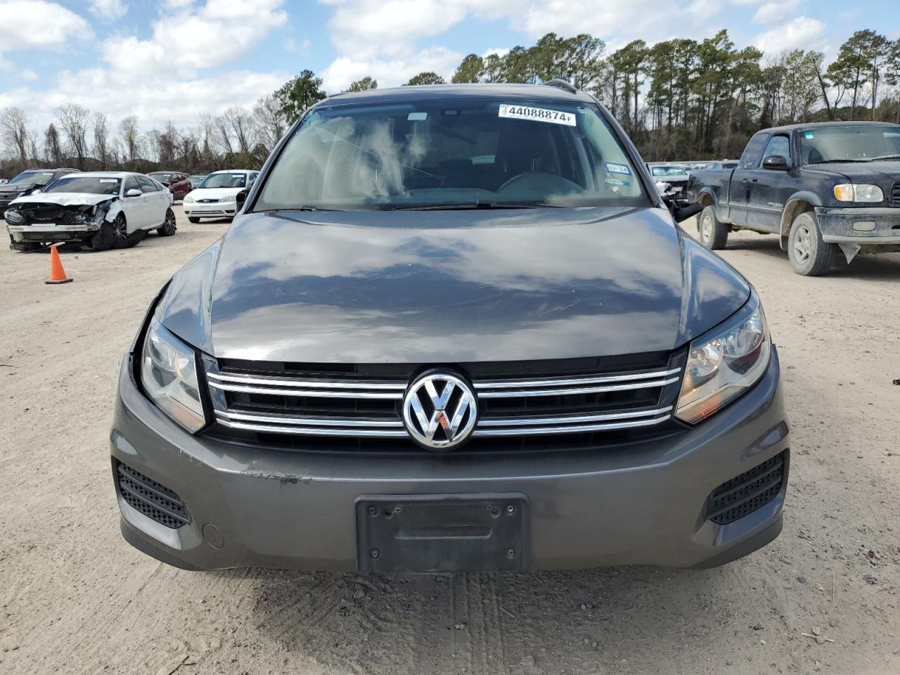 WVGAV7AX5GW597689 2016 Volkswagen Tiguan S