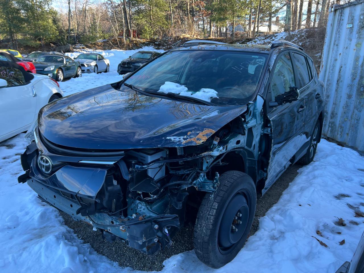 VIN: JTMRFREV5HJ173890 2017 TOYOTA RAV4