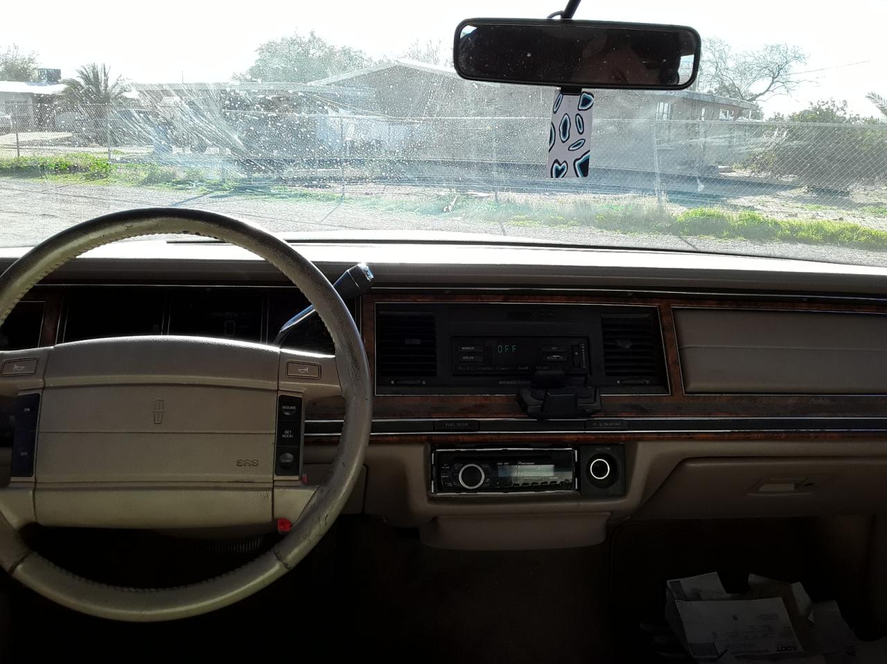 1lnlm82w5py743570 1LNLM82W5PY743570 1993 Lincoln Town Car Signature