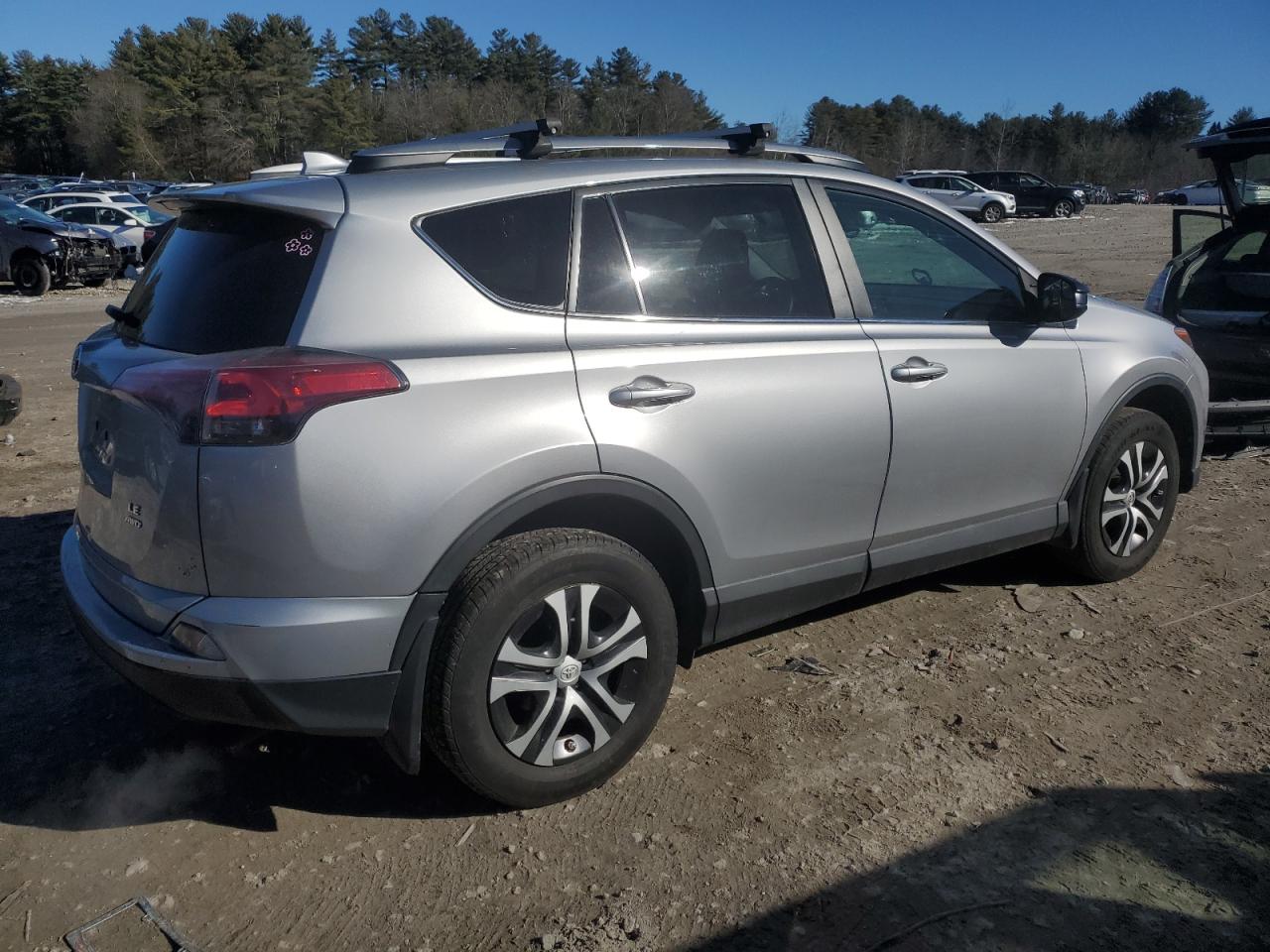 2T3BFREV6HW649549 2017 Toyota Rav4 Le