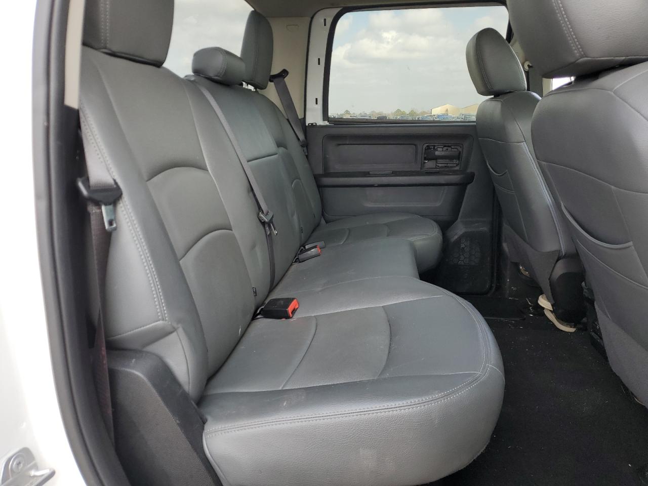 2018 Ram 2500 St vin: 3C6UR5CL7JG379934