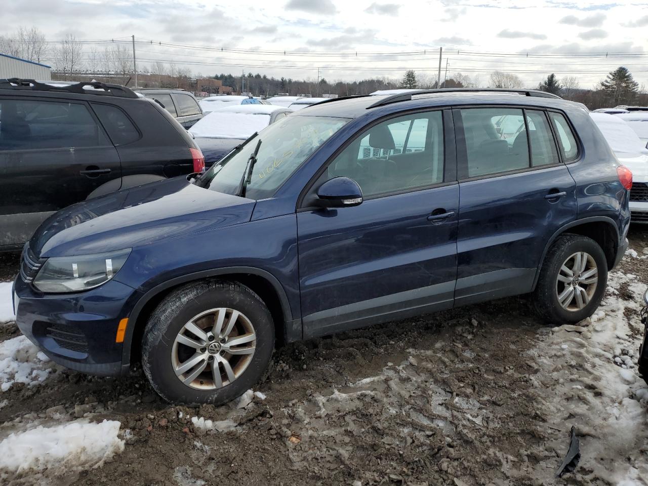 WVGBV7AX2GW518726 2016 Volkswagen Tiguan S