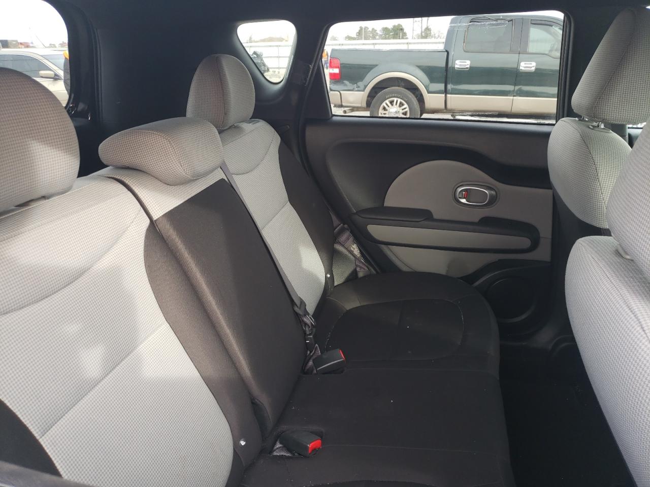 KNDJN2A2XG7303886 2016 Kia Soul