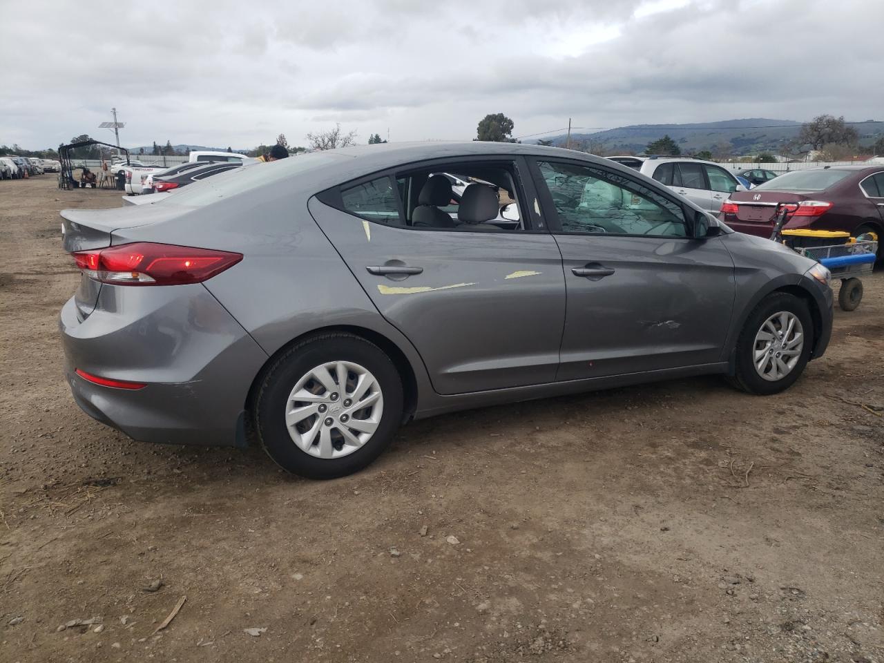 5NPD74LF2JH323099 2018 Hyundai Elantra Se