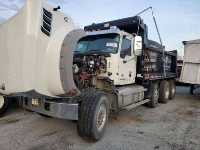 Lot #2371418814 2018 MACK 700 GU700 salvage car