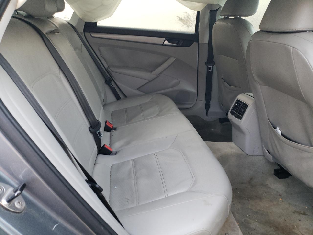 1VWBN7A35EC105390 2014 Volkswagen Passat Se