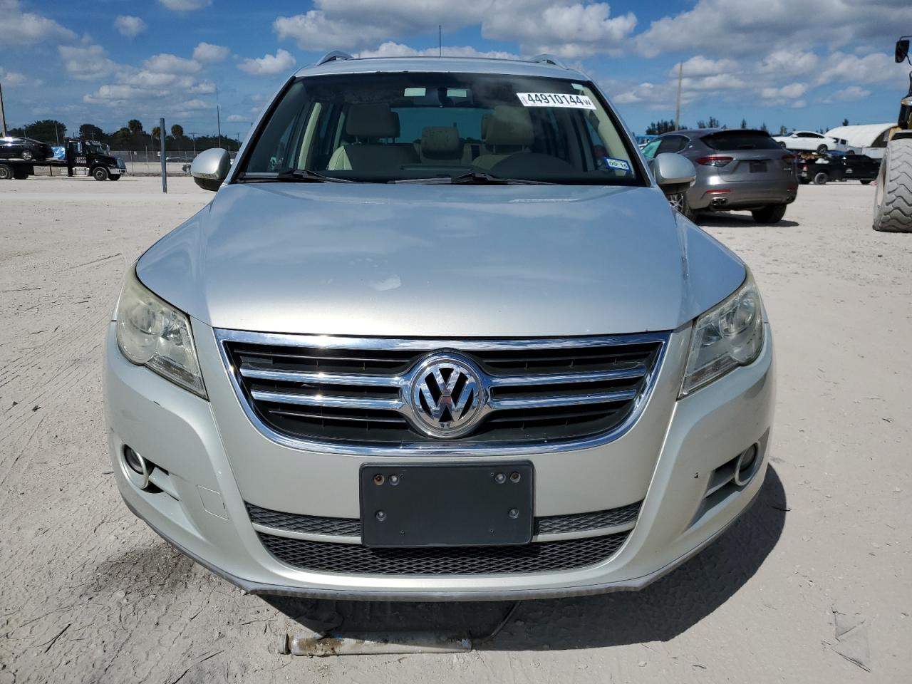 WVGAV7AX9AW529502 2010 Volkswagen Tiguan S