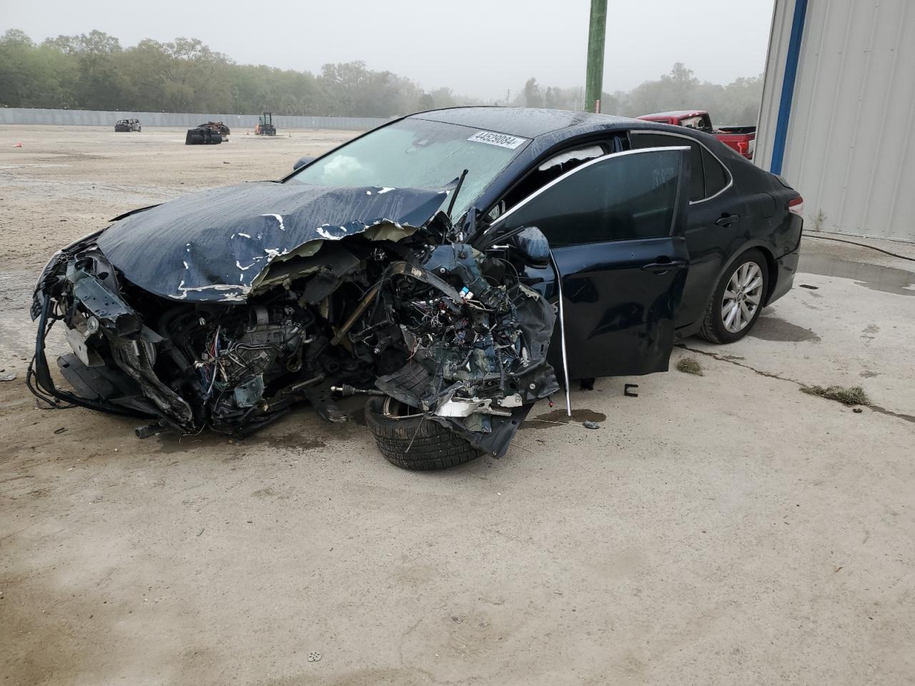 2018 Toyota Camry L vin: 4T1B11HKXJU555853