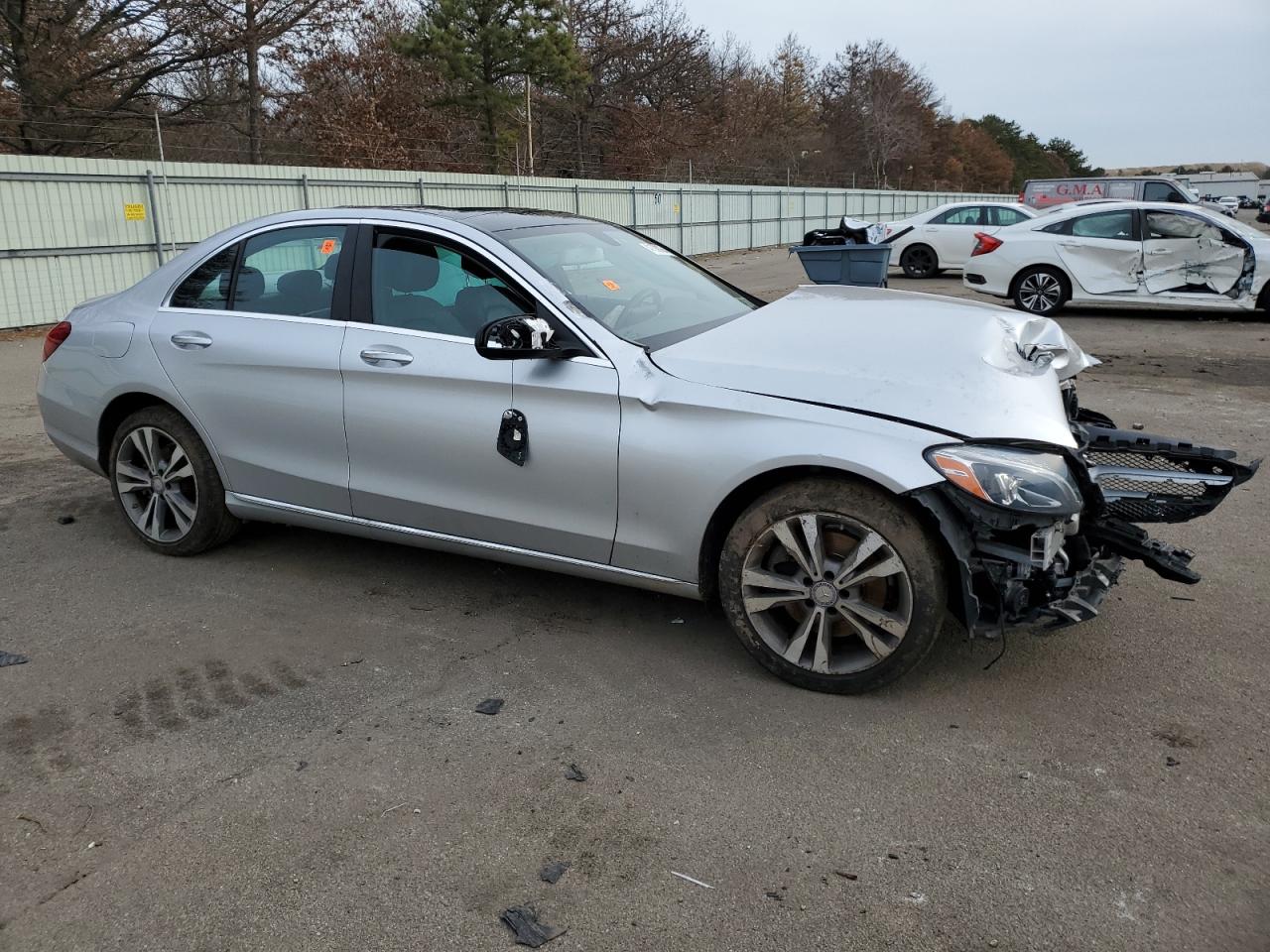 2015 Mercedes-Benz C 300 4Matic vin: 55SWF4KB3FU000405