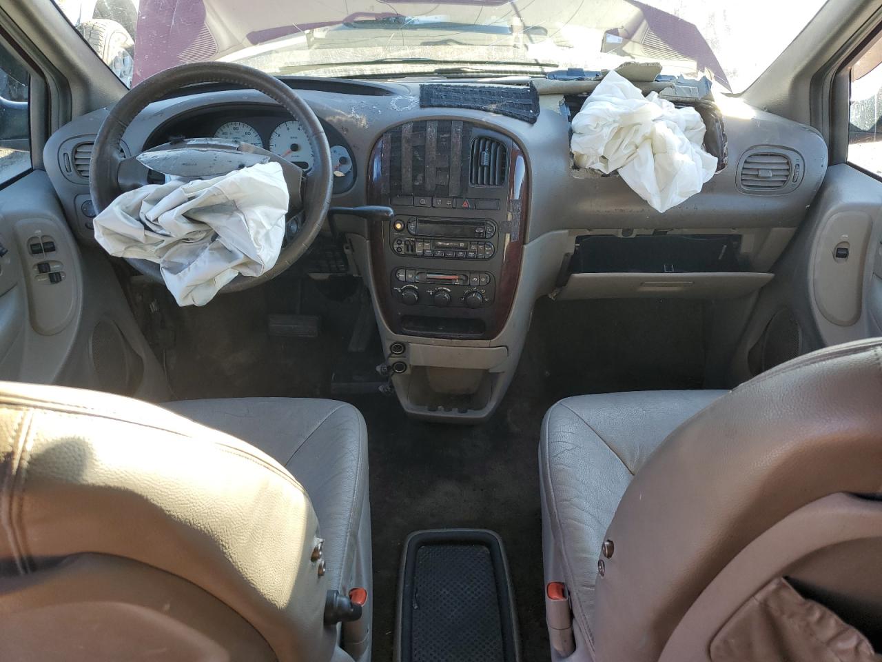 Lot #3286925236 2002 CHRYSLER TOWN & COU