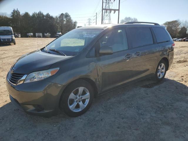 TOYOTA SIENNA LE