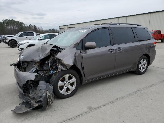 TOYOTA SIENNA LE