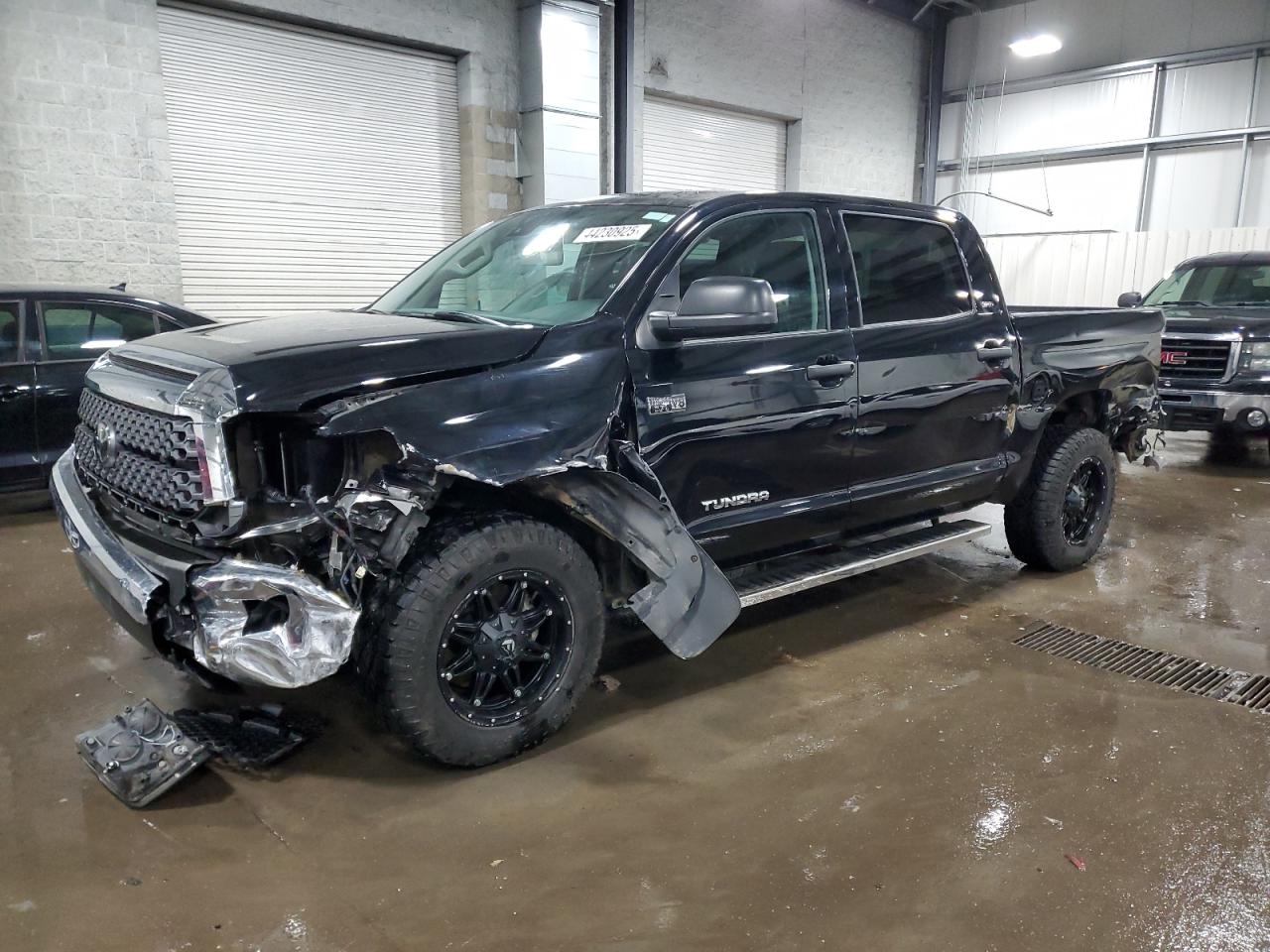 TOYOTA TUNDRA CREWMAX SR5