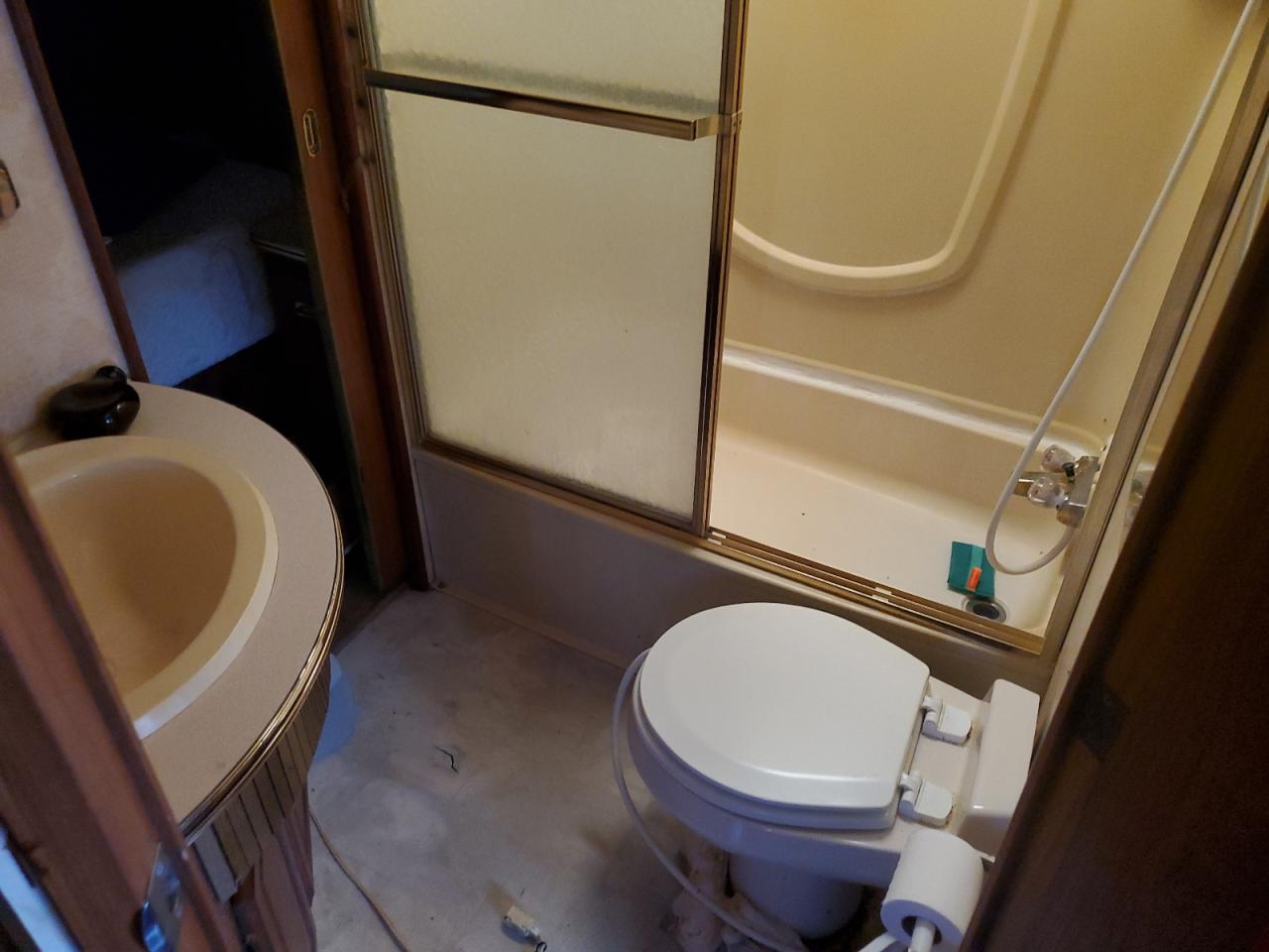 Lot #3202922865 1995 WINNEBAGO TRAVELTRLR