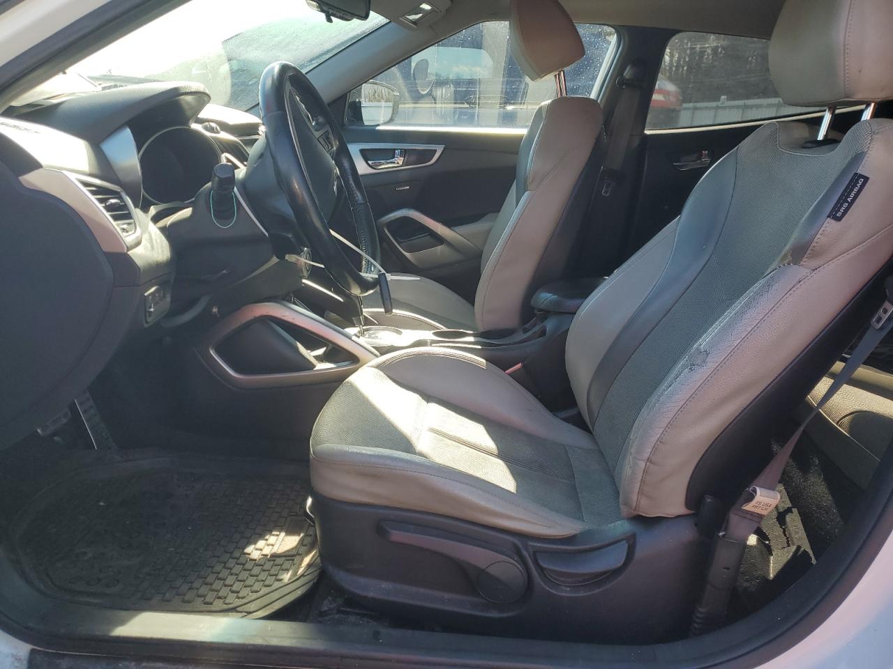 Hyundai Veloster 2013