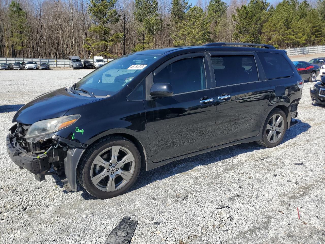 5TDXZ3DC8JS961499 TOYOTA SIENNA SE 2018