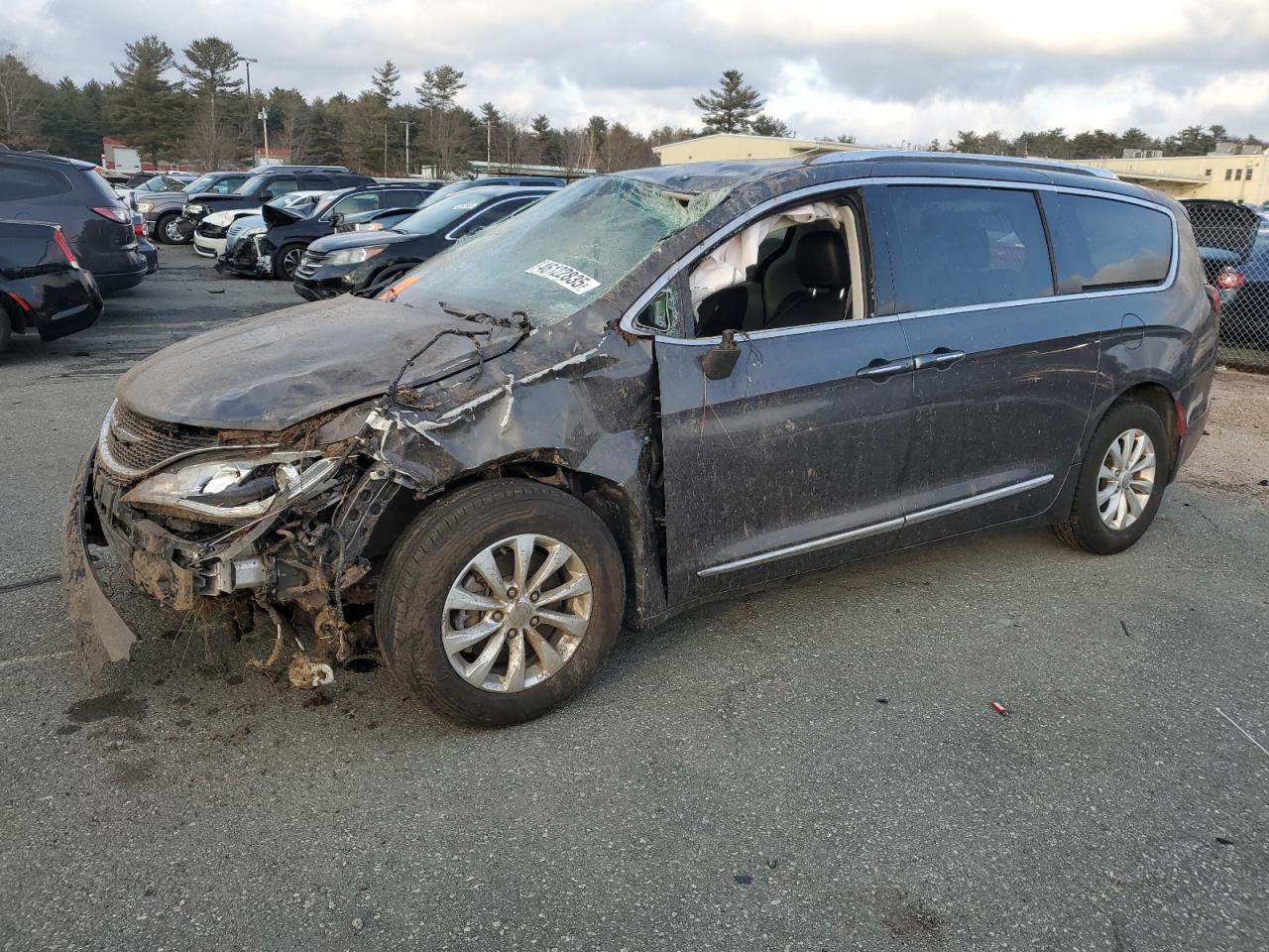  Salvage Chrysler Pacifica