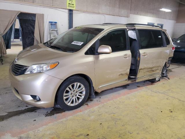 TOYOTA SIENNA XLE