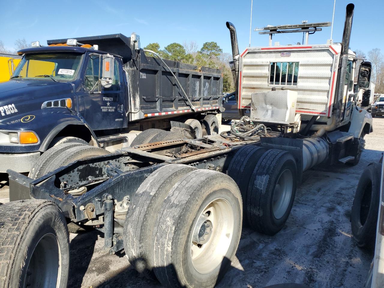 Lot #3259111115 2021 MACK PINNACLE