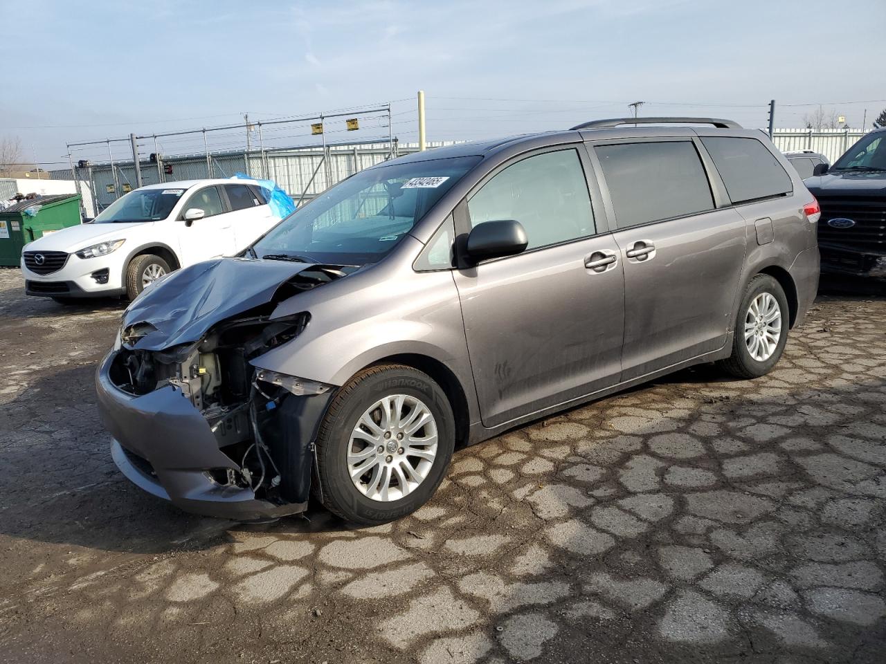 TOYOTA SIENNA XLE
