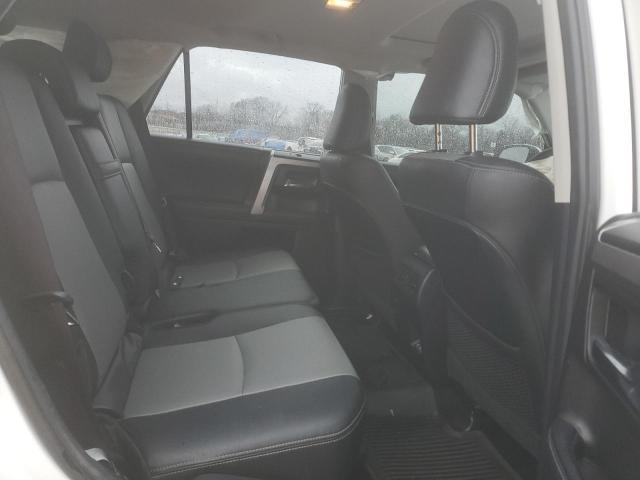 2020 TOYOTA 4RUNNER SR - JTEZU5JR2L5217512