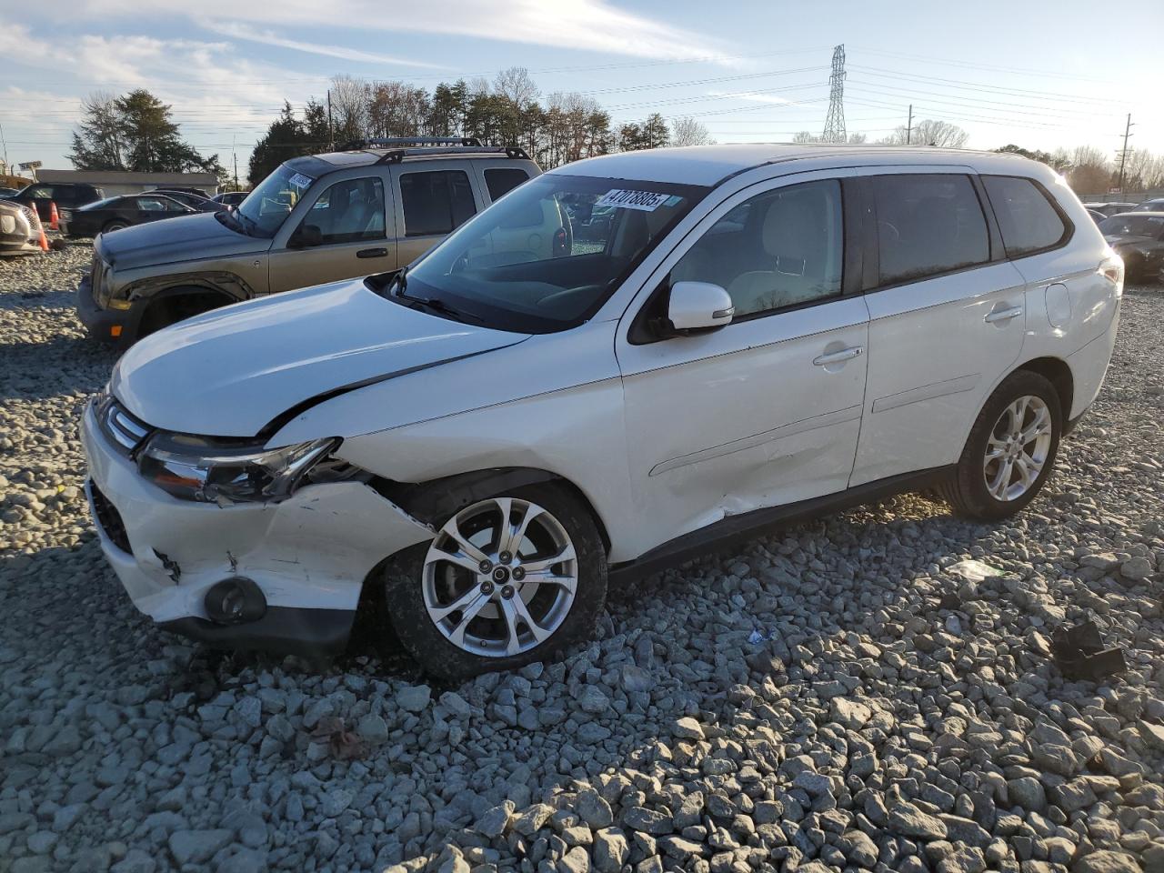MITSUBISHI OUTLANDER SE