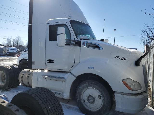 KENWORTH CONSTRUCTI 2015 white tractor diesel 1XKYA48X3FJ462424 photo #1