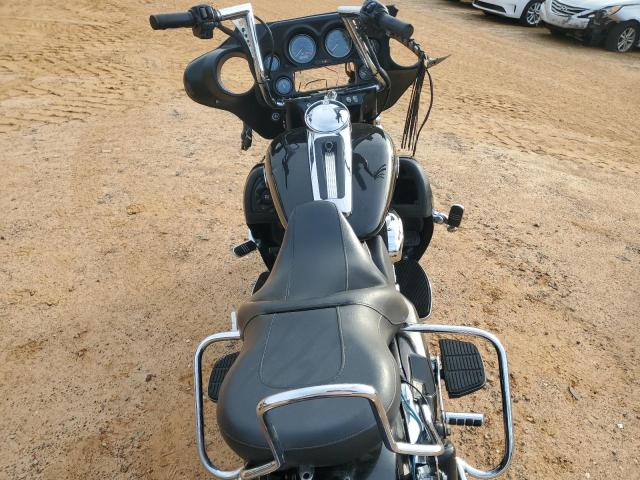 2011 HARLEY-DAVIDSON FLHTCU 1HD1FC413BB623660