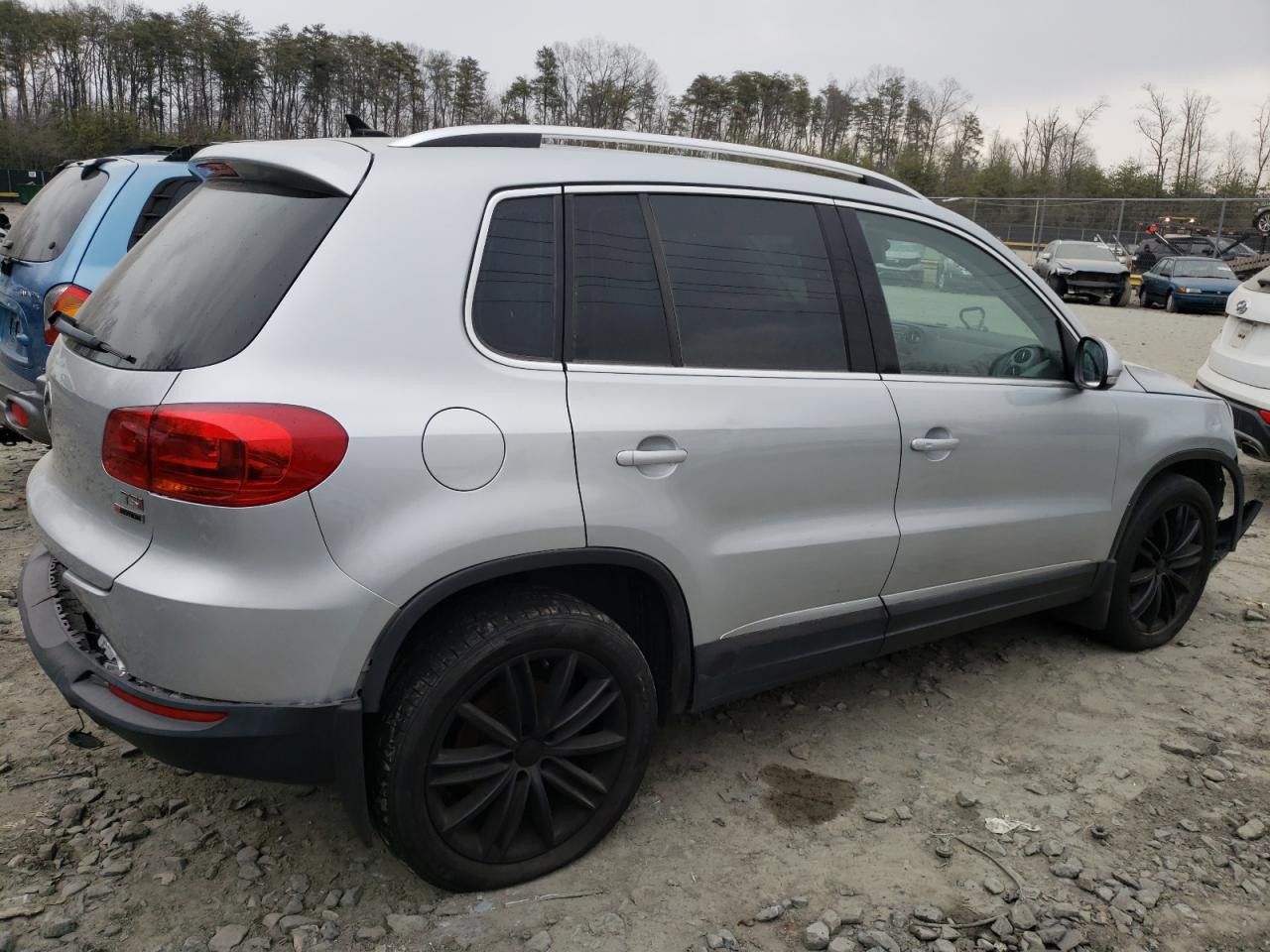 Volkswagen Tiguan s 2016