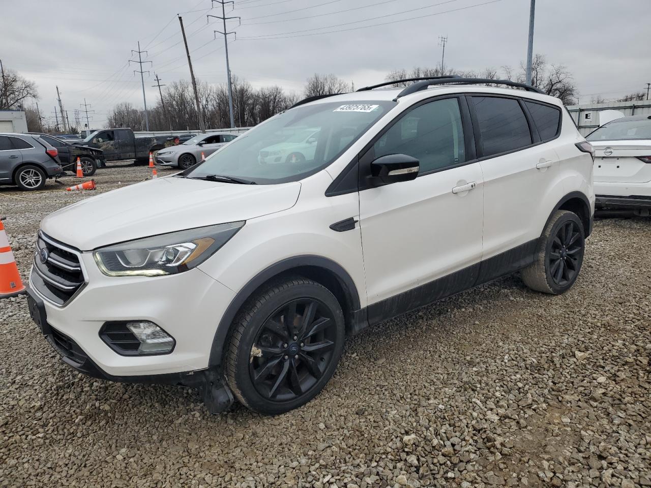 1FMCU9J93HUB28090 FORD ESCAPE TIT 2017