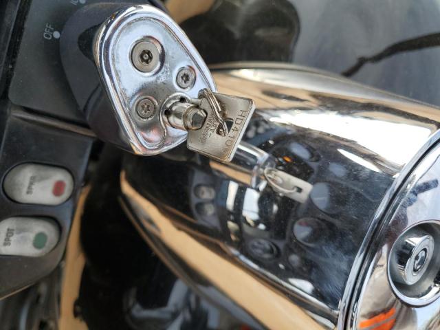 2011 HARLEY-DAVIDSON FLHTCU 1HD1FC413BB623660